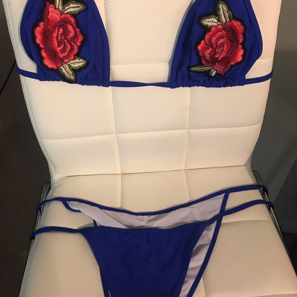 Bikini - Picture 4 of 4